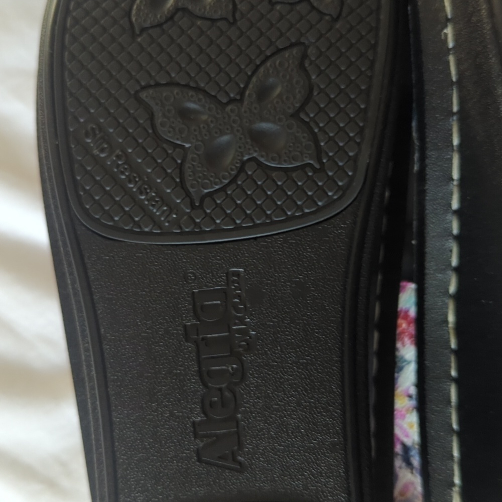 Algeria Jemma Perennial Women's size 39 shoes. Gently used. Excellent condition. - Picture 6 of 9